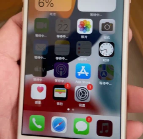 苹果8手机,闲置机。 64G,尾部喇叭有震...