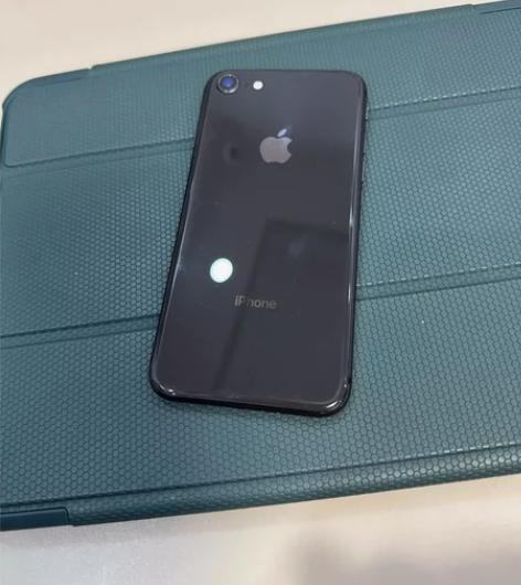 苹果iPhone 8 国行64G 换了拆机...