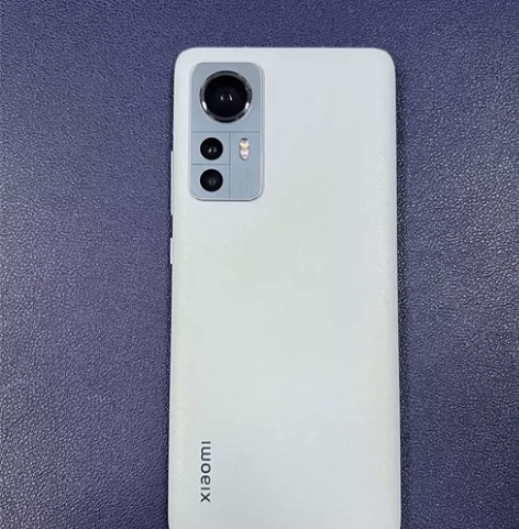 小米12素皮，入手半年左右几乎全新，无划痕...