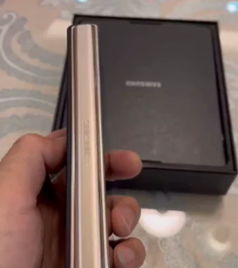 三星Galaxy fold 4折叠屏手机，...