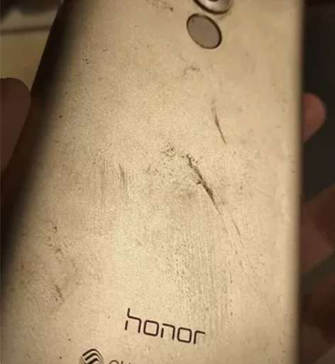 荣耀畅玩6x，家里老人用的，坏了，啥都不知...