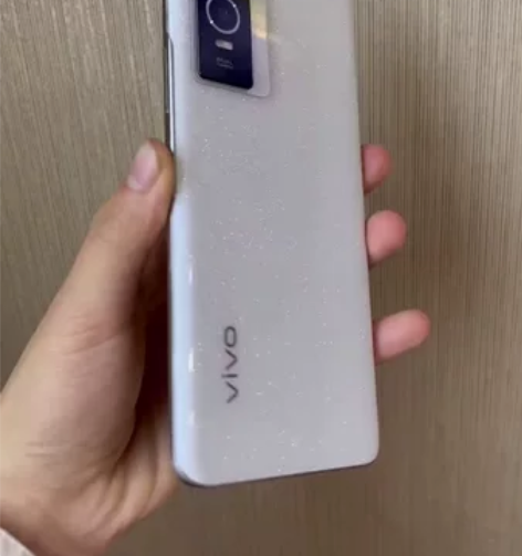 最新拿下vivo y76s 5G 在保 8...