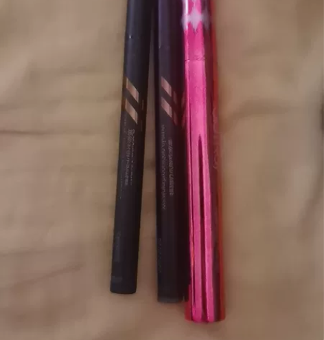 屈臣氏两个眼线笔，一个黑一个紫，一个睫毛膏...
