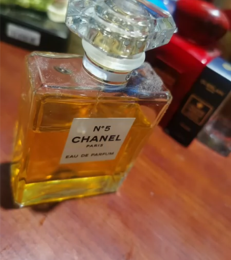 香奈儿最新款香水，味道好闻到哭，不多介绍了...