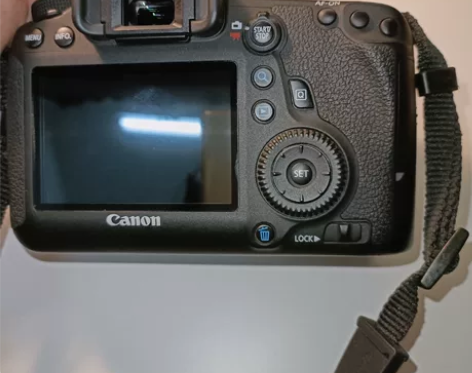 佳能EOS6D机身3898,加小痰盂420...