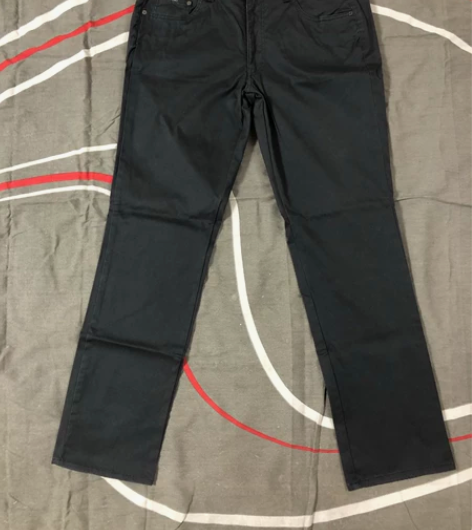 闲置八成新男式牛仔裤，黑色，尺码为36，适...