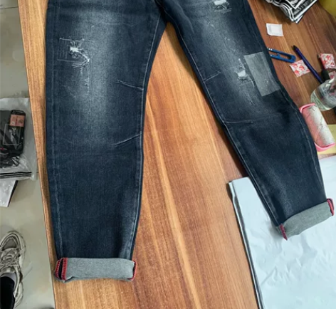 男士弹力牛仔小脚裤33码只有一件，合适的秒...