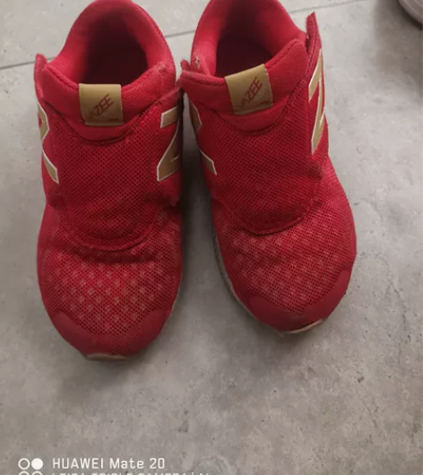 男童女童新百伦童鞋运动鞋，32.5码，专柜...