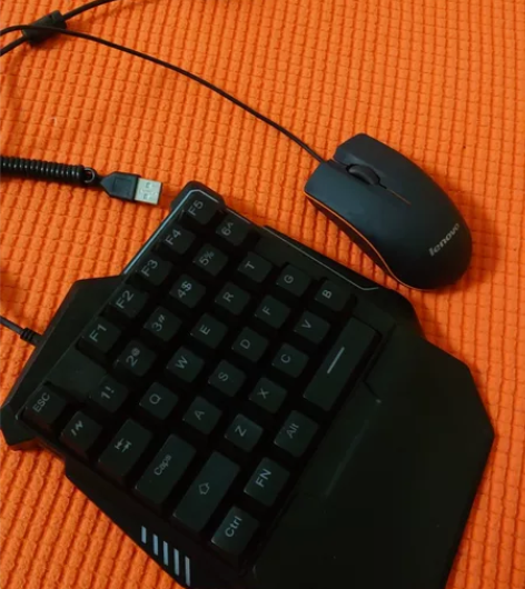 无线网卡和手机键盘和鼠标,成色很好,电脑卖...