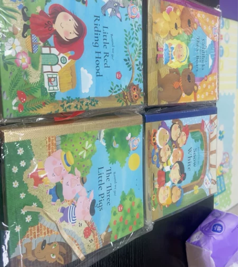三只小猪.全新正版英语阅读四本。搬家便宜出...
