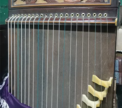 古筝，1996年上学时期买的，现在基本闲置...