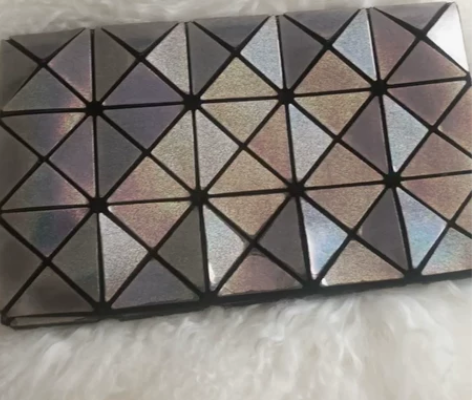 镭射手拿包韩国东大门买的 买来两百多 很好...