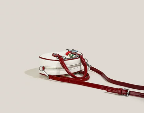 日本プラダ小樱桃挂件包包女2022秋冬新款...