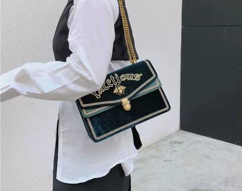 丝绒小方包女2018秋冬新款蜜蜂刺绣港风复...