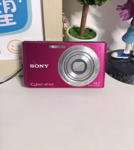 索尼复古相机 玫红 1410万像素，电池仓...