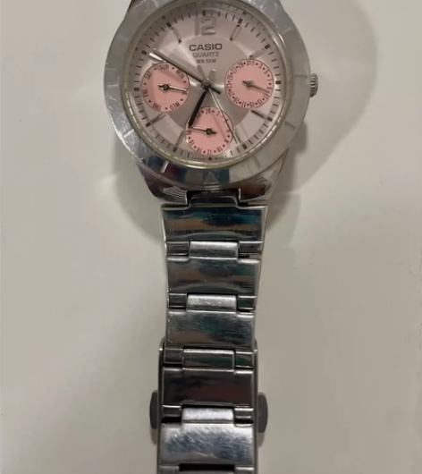 卡西欧手表一只，专柜598入的，100元出...