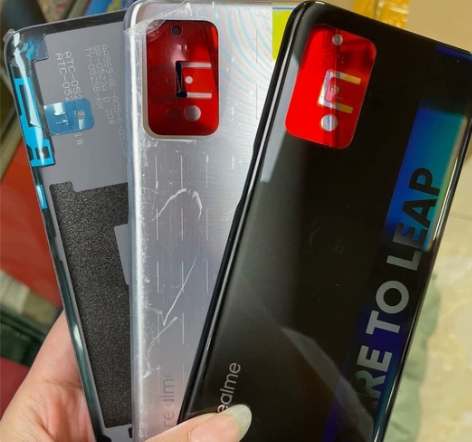 realme Q3后盖原装带胶 感兴趣的话...