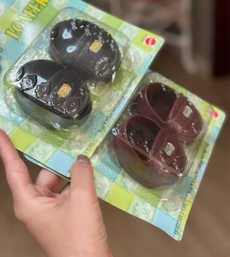 包邮｜全新未拆封椰菜娃娃鞋 黑色 棕色各一...
