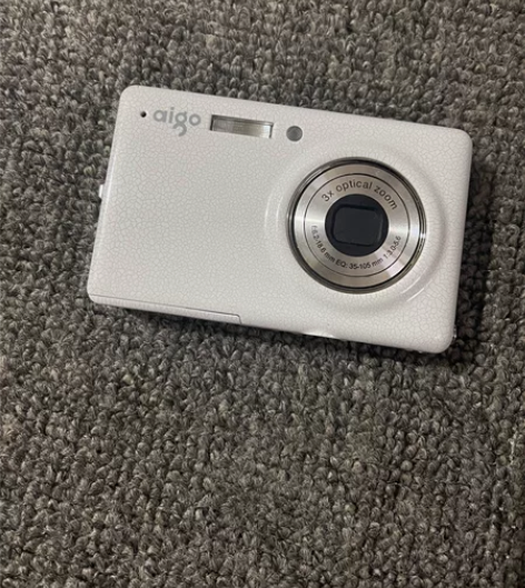 出售九九新爱国者F210数码相机 相机外观...