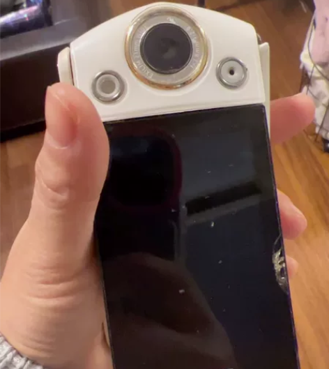 卡西欧自拍神器 功能完好，就是屏幕碎了，做...