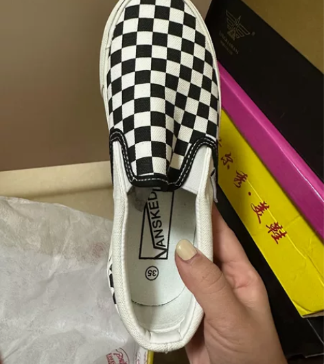 vans鞋子全新35码 感兴趣的话点“我想...