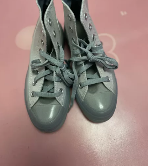 匡威帆布鞋 35码 感兴趣的话点“我想要”...