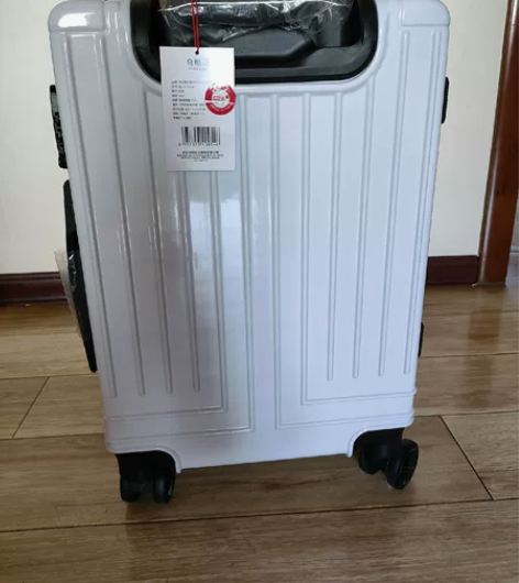 白色全新拉杆箱 ，低价出售 感兴趣的话点“...