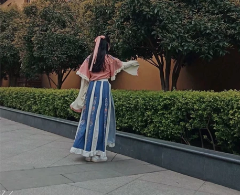 艺缕汉服(全套),只穿过一次,淘宝入的,现...