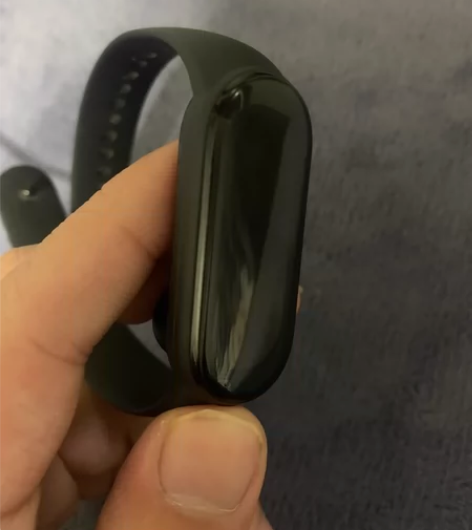小米手环6，屏幕没有任何使用痕迹，除了拆封...
