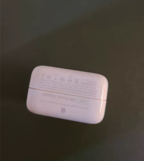 ipad2018的原装充电头 感兴趣的话点...