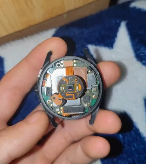 阿玛尼智能手表  后盖没了  其他零件都好...