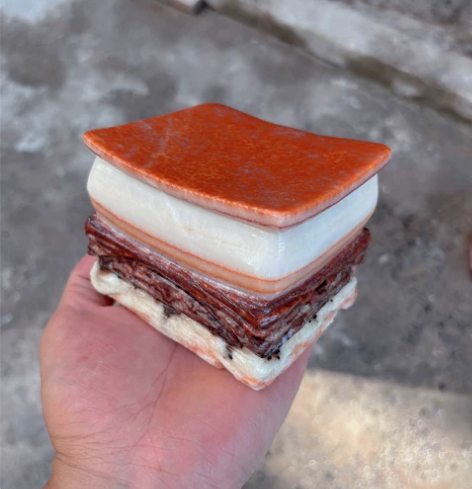 肉石一块  感兴趣的话点“我想要”和我私聊...