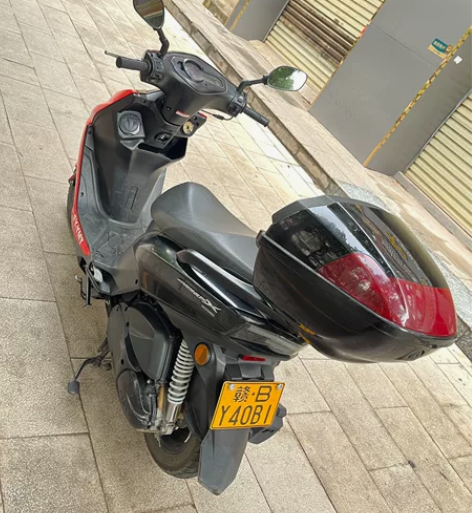 闲置20年07月上牌的飞鹰雅马哈电喷摩托车...