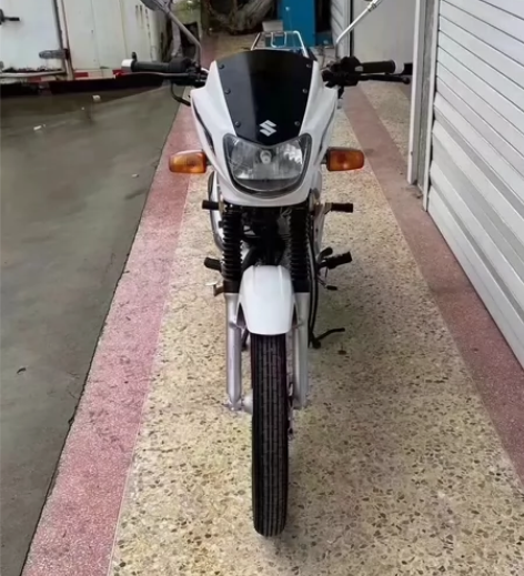 二手摩托车到货精品，铃木钻豹王，整车非常完...