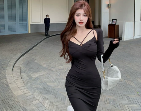 性感修身显瘦吊带连衣裙设计感小众纯欲风高腰...