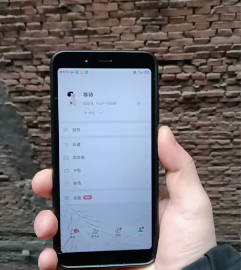 红米A7可以玩游戏可以正常开机就是屏有点破...