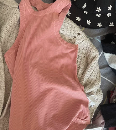 背心 全新 感兴趣的话点“我想要”和我私聊...