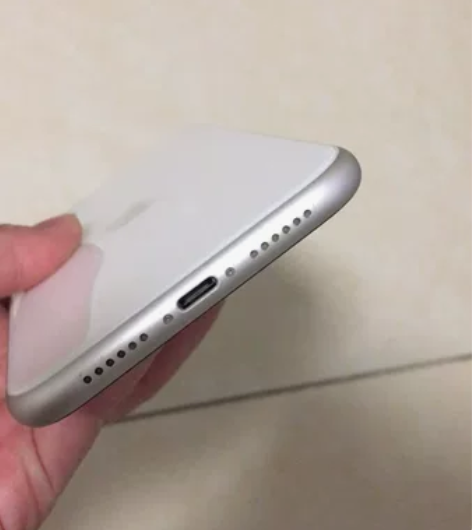 苹果11白色64G自用，国行三网通用，使用...