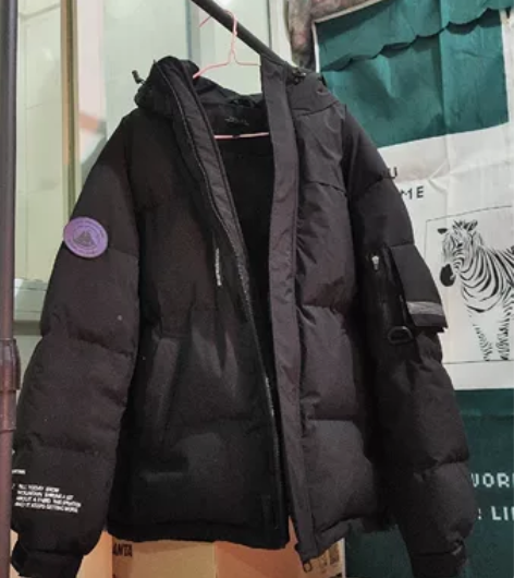唐狮加厚短款羽绒服。保暖。 我穿着小。原价...