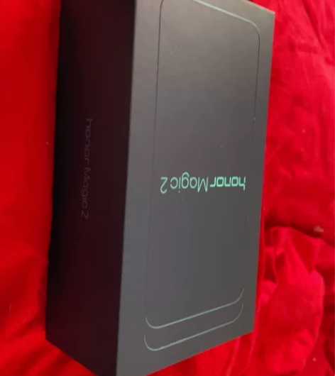 荣耀magic2 自己用的一手机，手机尾部...