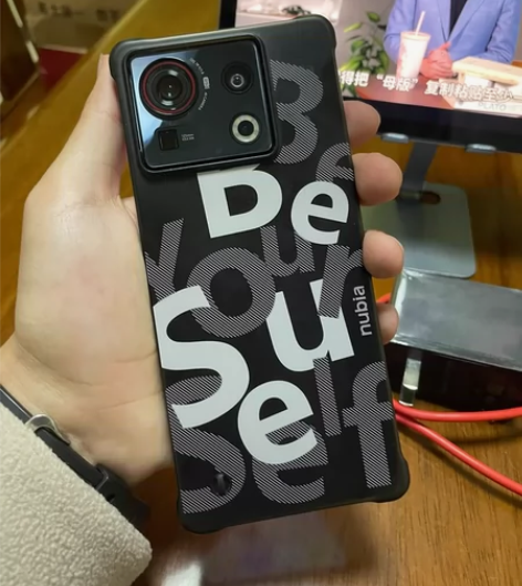 努比亚z40s pro夜海 8+256 给...