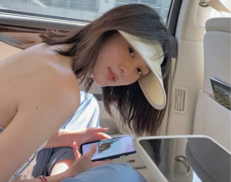 买一送一！晚晚同款遮阳帽，8成新，不议价。...