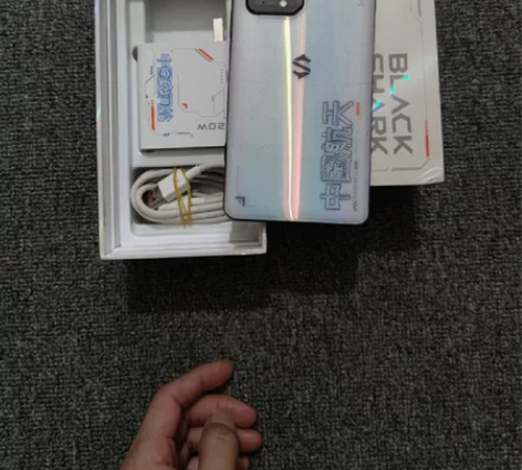 【二手机】黑鲨游戏手机5 5g 黑鲨5屏幕...