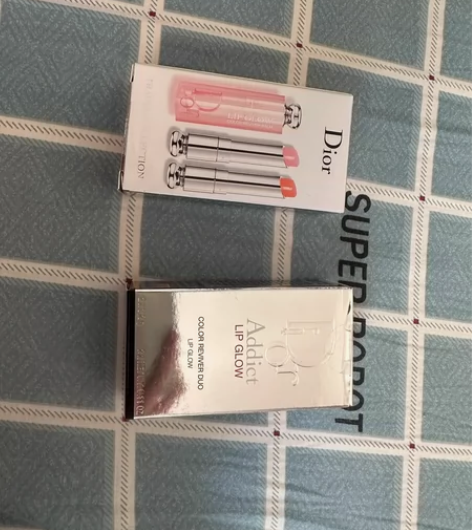 35元一盒，60元两盒。迪奥变色润唇膏海南...