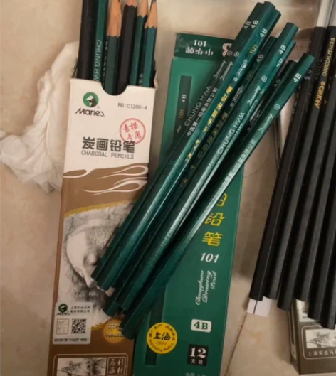 画素描要用到的笔，这是我之前上学用的，但是...
