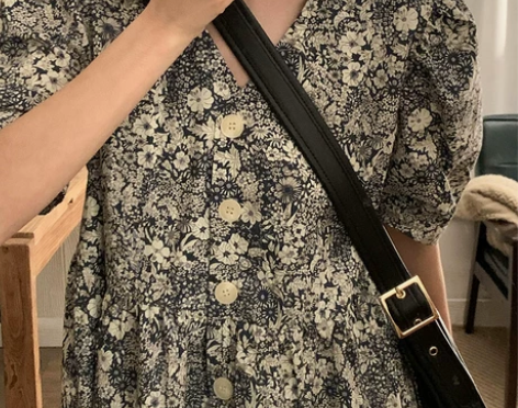 独行的棕鹿 复古碎花连衣裙女夏泡泡袖V领裙...