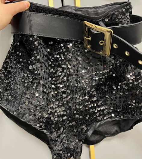 S 超级好看的一款短裤 好搭配 全新 带腰...