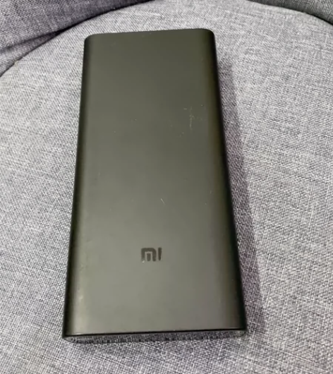 特价处理一个小米移动电源50W 20000...