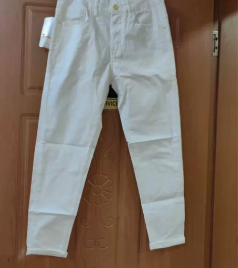 白色牛仔裤，31码，全新，主页里所有服装可...