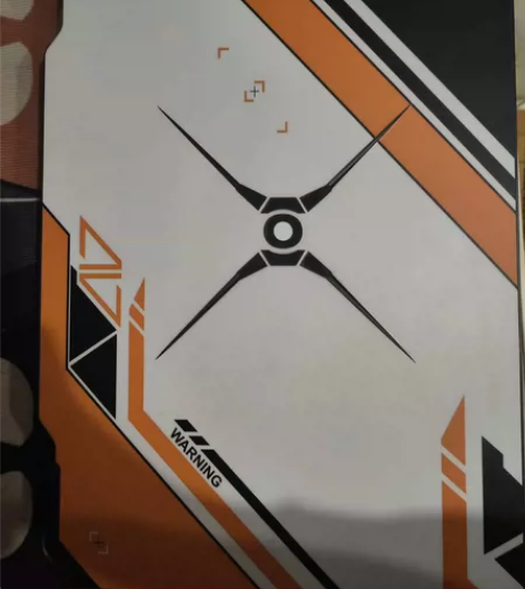 华为荣耀猎人V700游戏本 键盘上放了东西...